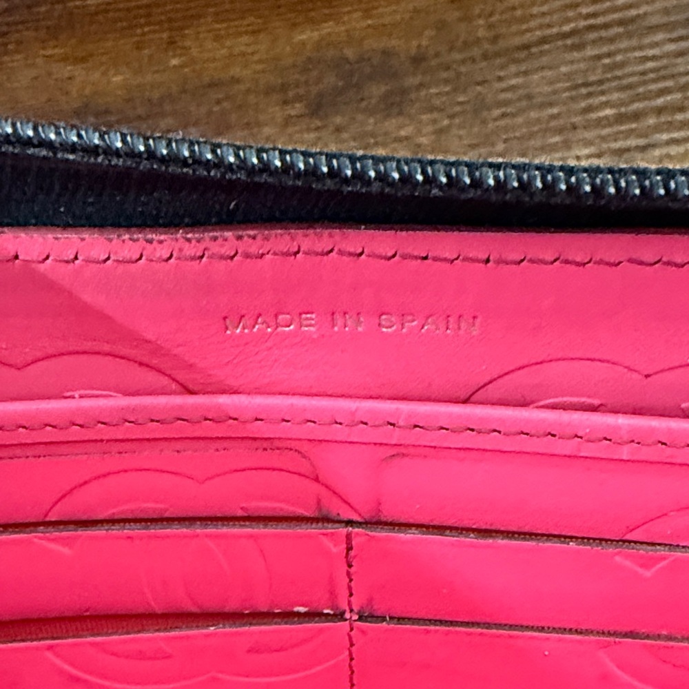 Chanel Black Quilted Zip Wallet w/COA & intact holo - Picture 5 of 16
